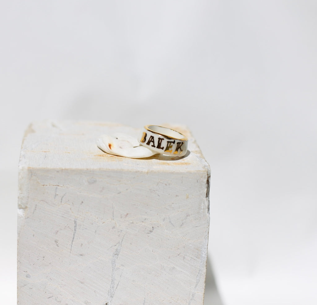 Bague en porcelaine avec inscription BALEK en taille 54 FR 