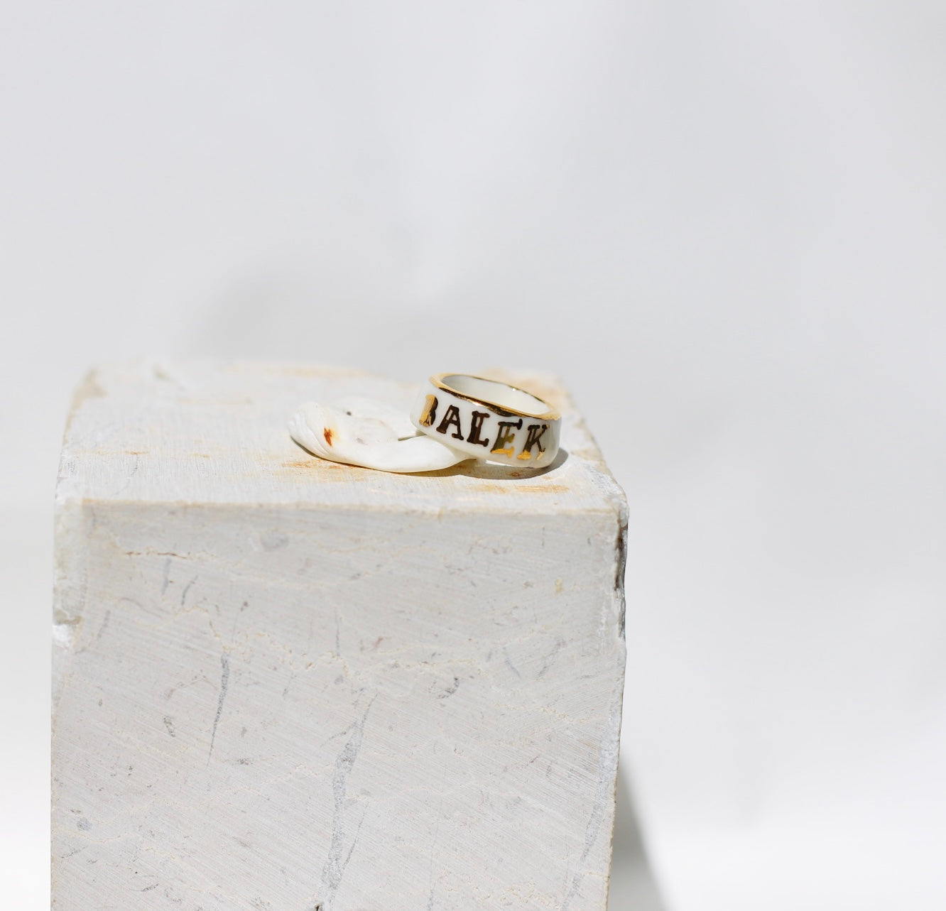 Bague en porcelaine avec inscription BALEK en taille 54 FR 