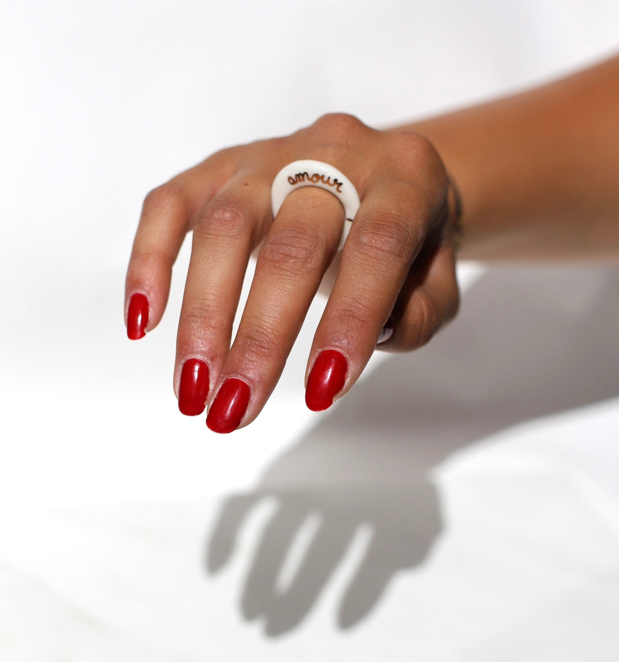 Bague en porcelaine blanche superposable inscription amour taille 53 FR 