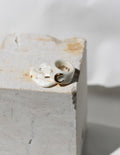 bague porcelaine bleu nuit motif croissant lune en or peint à la main taille 51 FR.