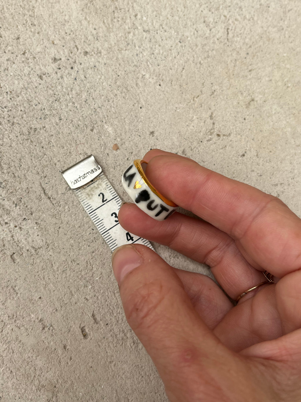 bague en céramique fait main avec inscription la vie la pute en or liquide peint à la main en taille 49 fr