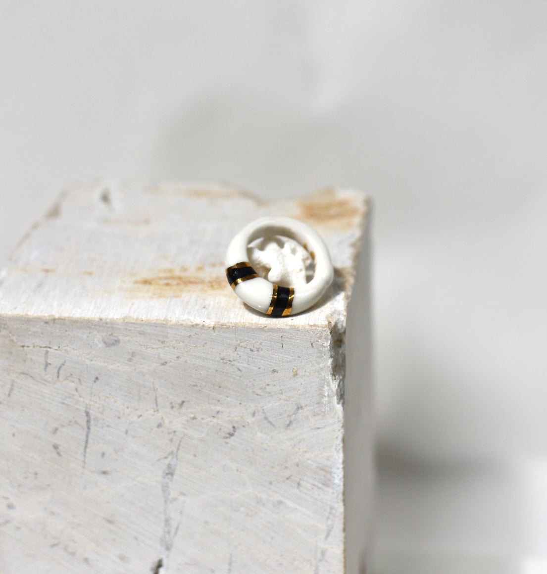 Bague superposable à motif noir et or style art deco taille fr 55