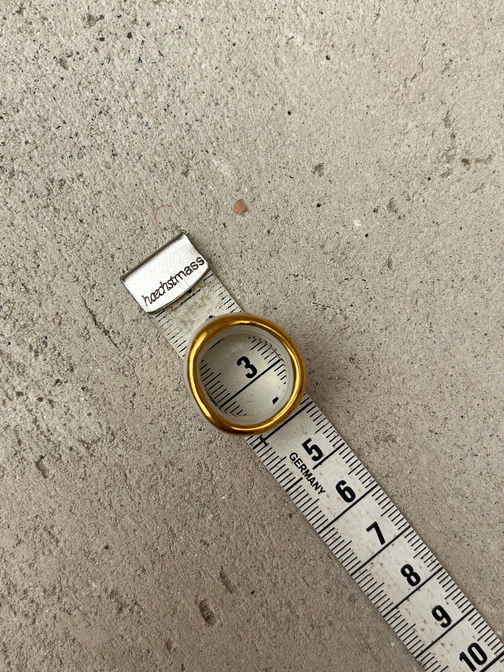 bague  taille 48 Fr en porcelaine émaillée blanche, avec un motif design botanique peint à la main à l'or