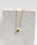 Collier en acier inoxydable avec un anneau en porcelaine émaillé avec touche d'or