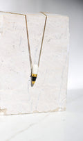 Chaîne en acier inoxydable avec un pendentif en forme de dents couleur noir et or peint à la main fabriqué en porcelaine 