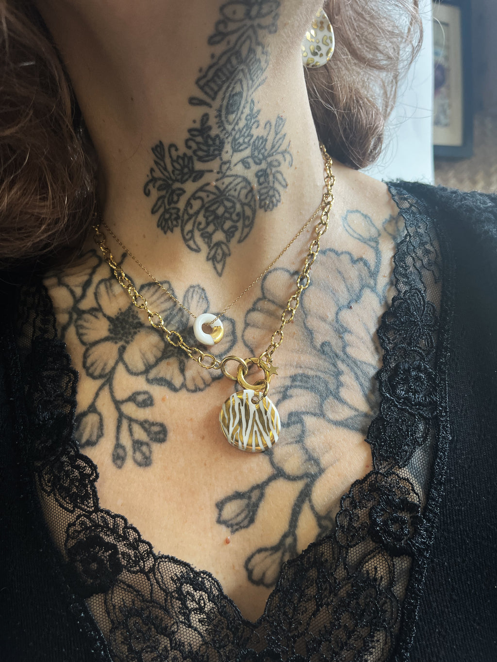 Collier porcelaine blanc et or zebre marbré 