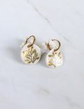 Grande boucle d'oreille en porcelaine à motif floral en or 