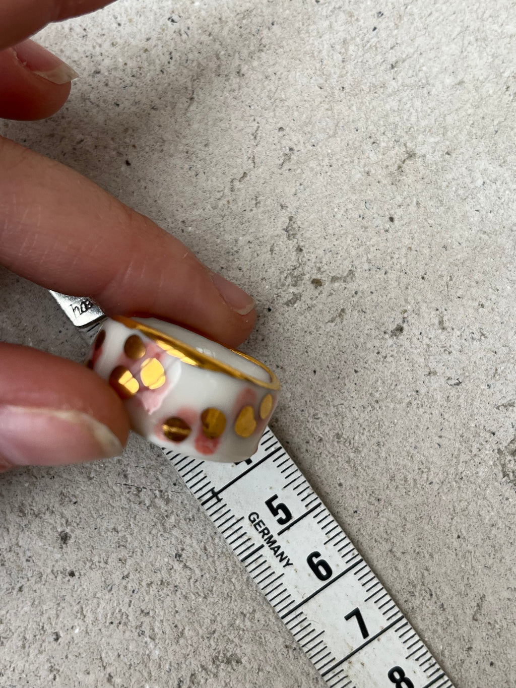 bague faites en porcelaine à motif léopards faites à la main en taille 53FR 