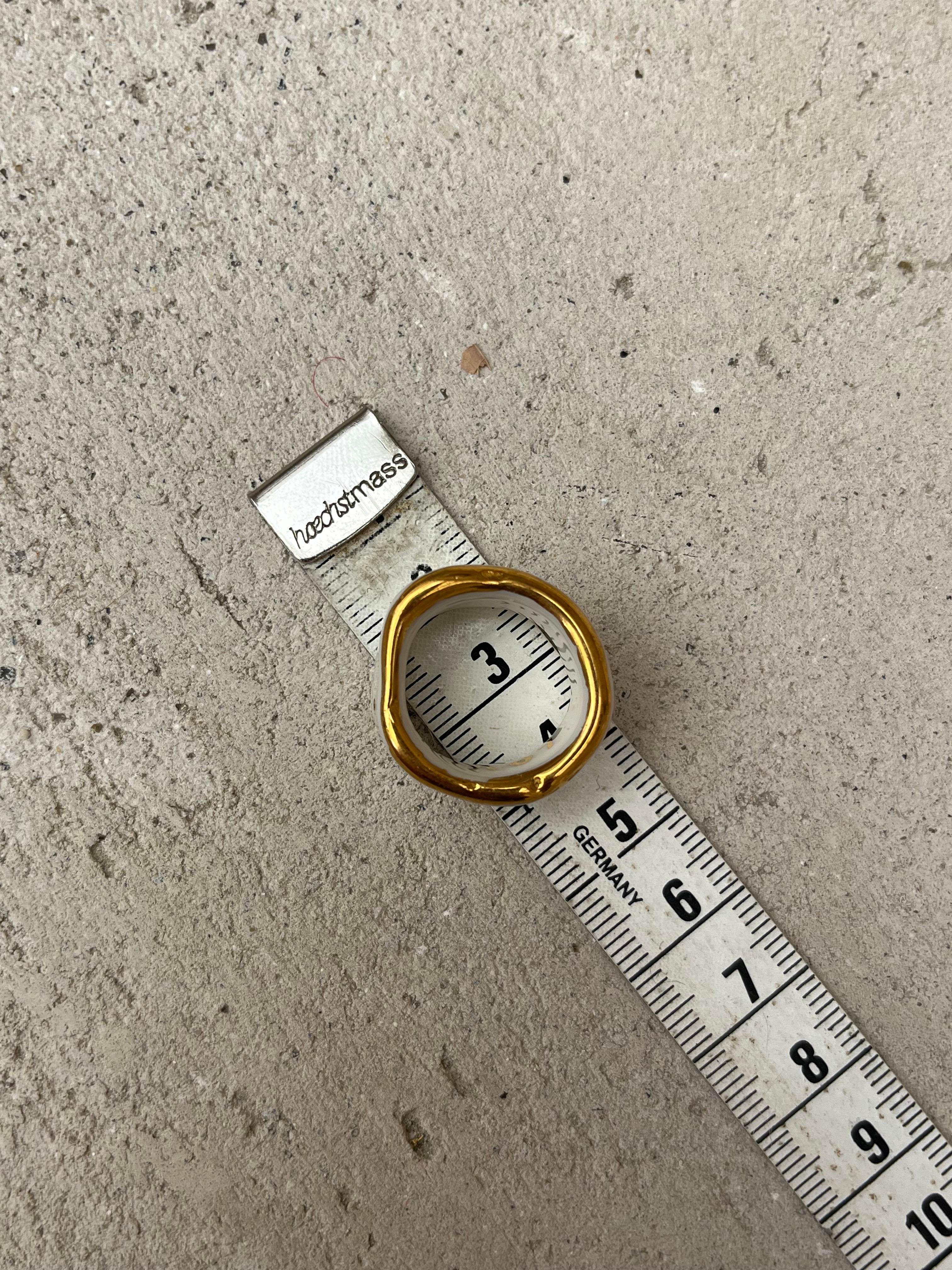 Bague à motif lune peint à la main en or et en noir avec des détails peint à l'or liquide taille 50 FR