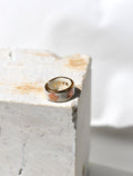 bague large en porcelaine blanche avec fleurs roses et détails en or fin taille 52 FR