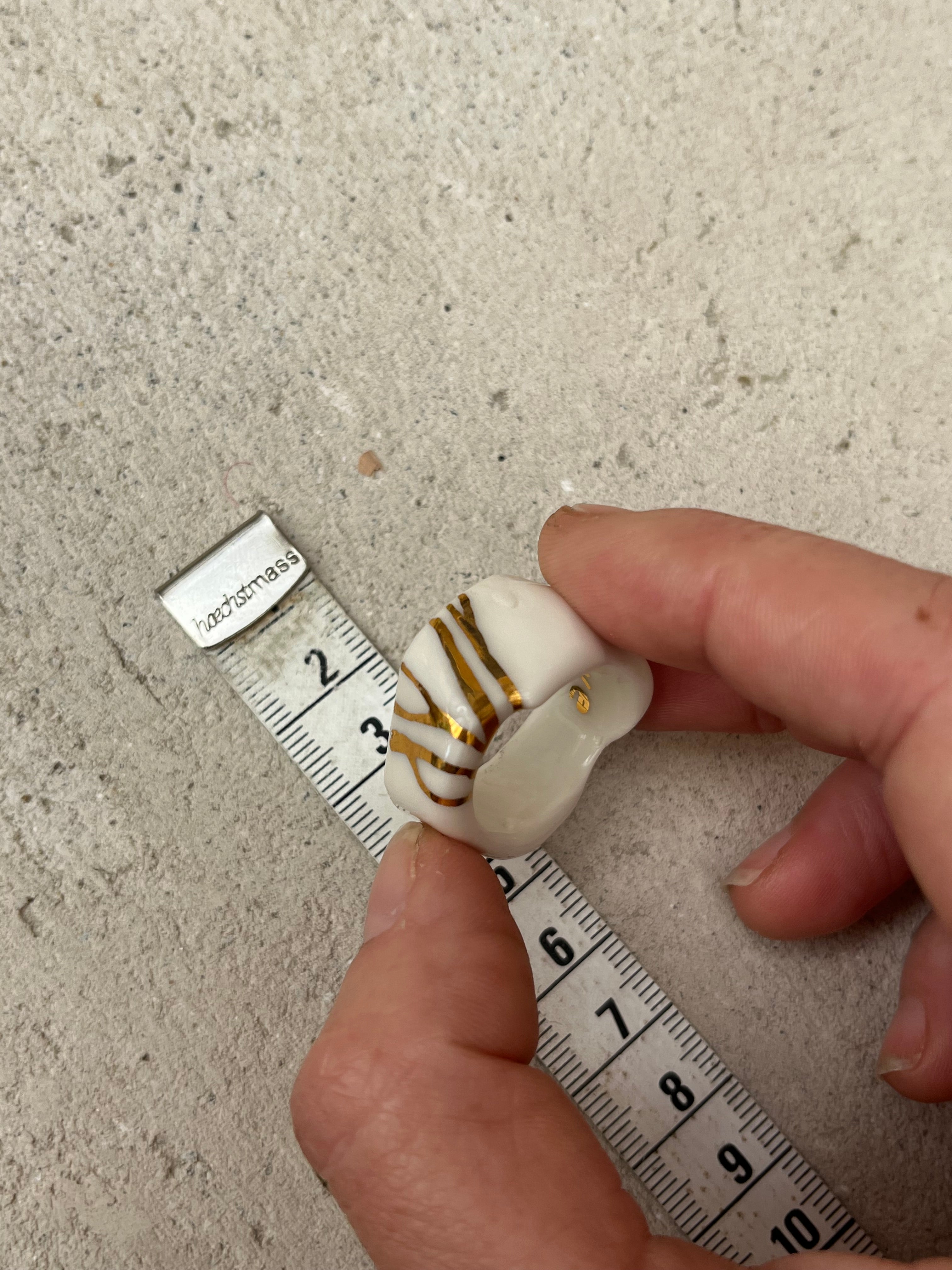 bague en porcelaine à motif kintsugi peint à la main avec de l'or liquide en taille 61 fr
