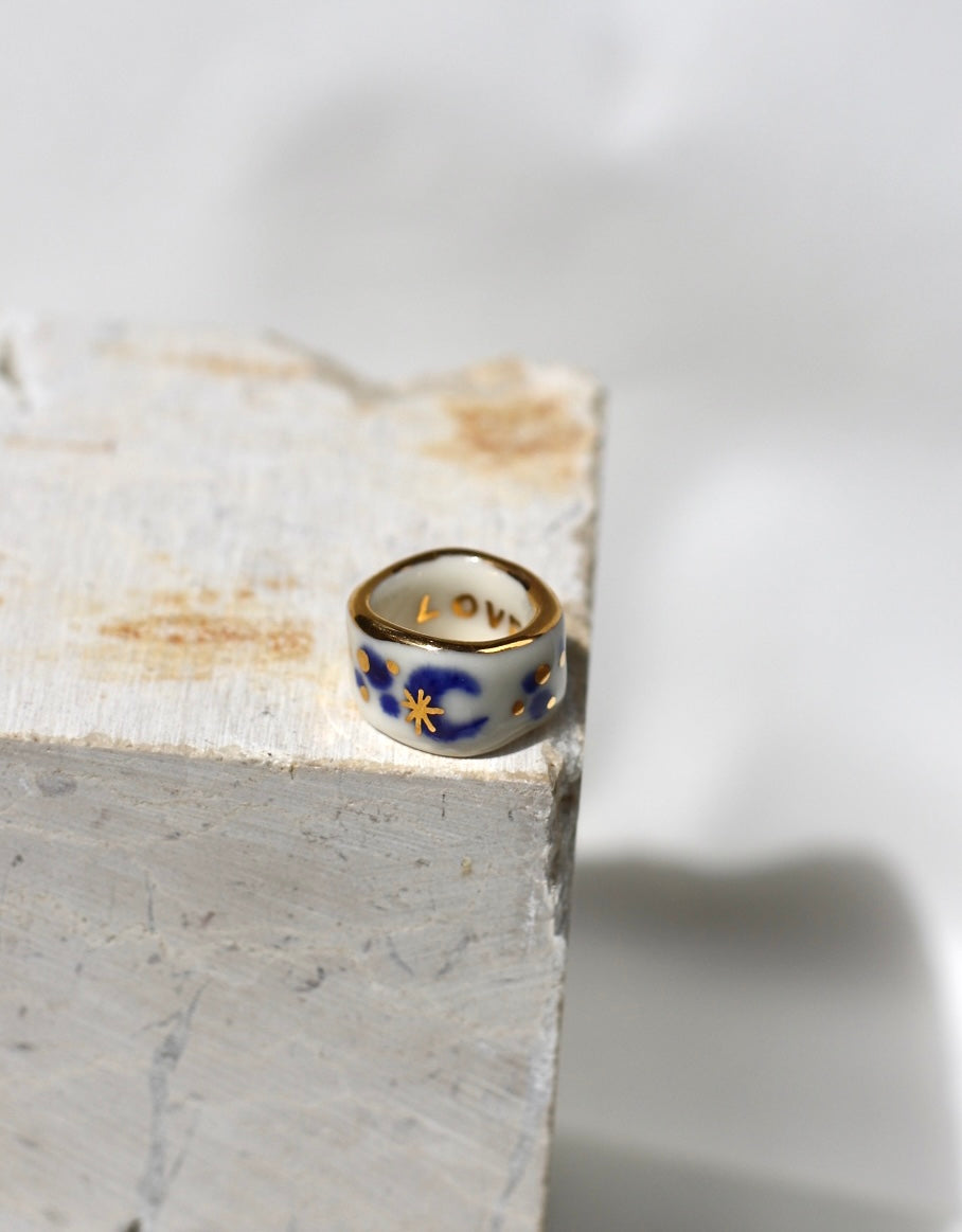bague à Inscription secrète LOVE peinte en lettres d'or à l'intérieur d'une bague lune en porcelaine taille 49 1/2 FR.