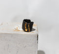 bague en porcelaine noir mat teinté dans la masse avec un éclats d'or taille 53 FR