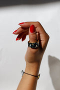 anneau sculptural en porcelaine noire taille 60 FR, avec des triangles en or. Bague effet marbre taille 60 FR