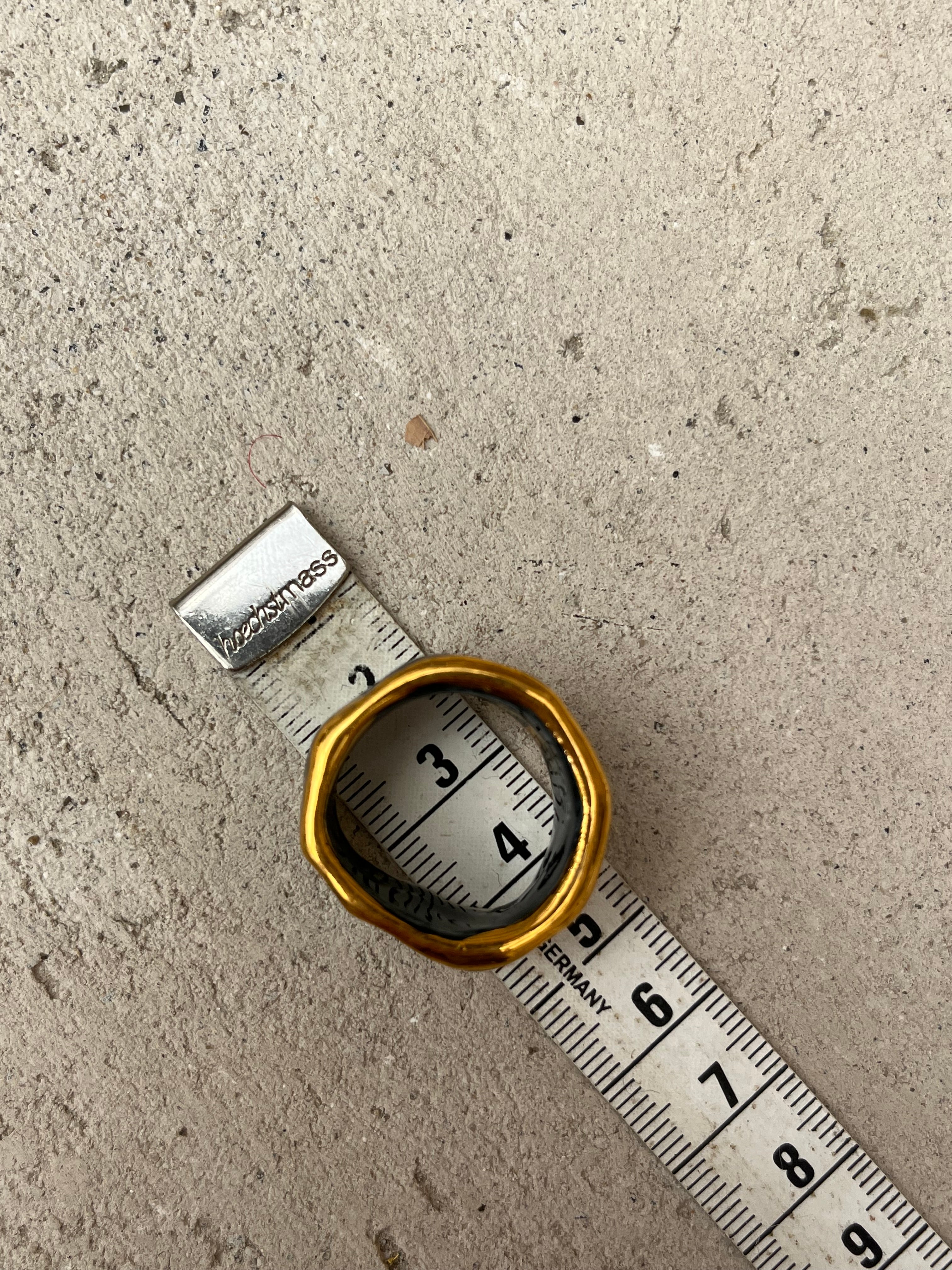 Bague en céramique peint à la main avec inscription du mot fuck en or liquide taille 60 FR 