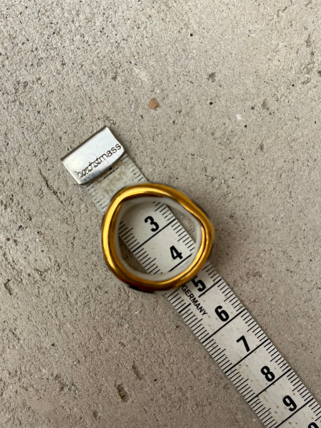 bague en ceramique à motif trait et triangle fabriqué à la main avec des touches d'or taille 62 FR