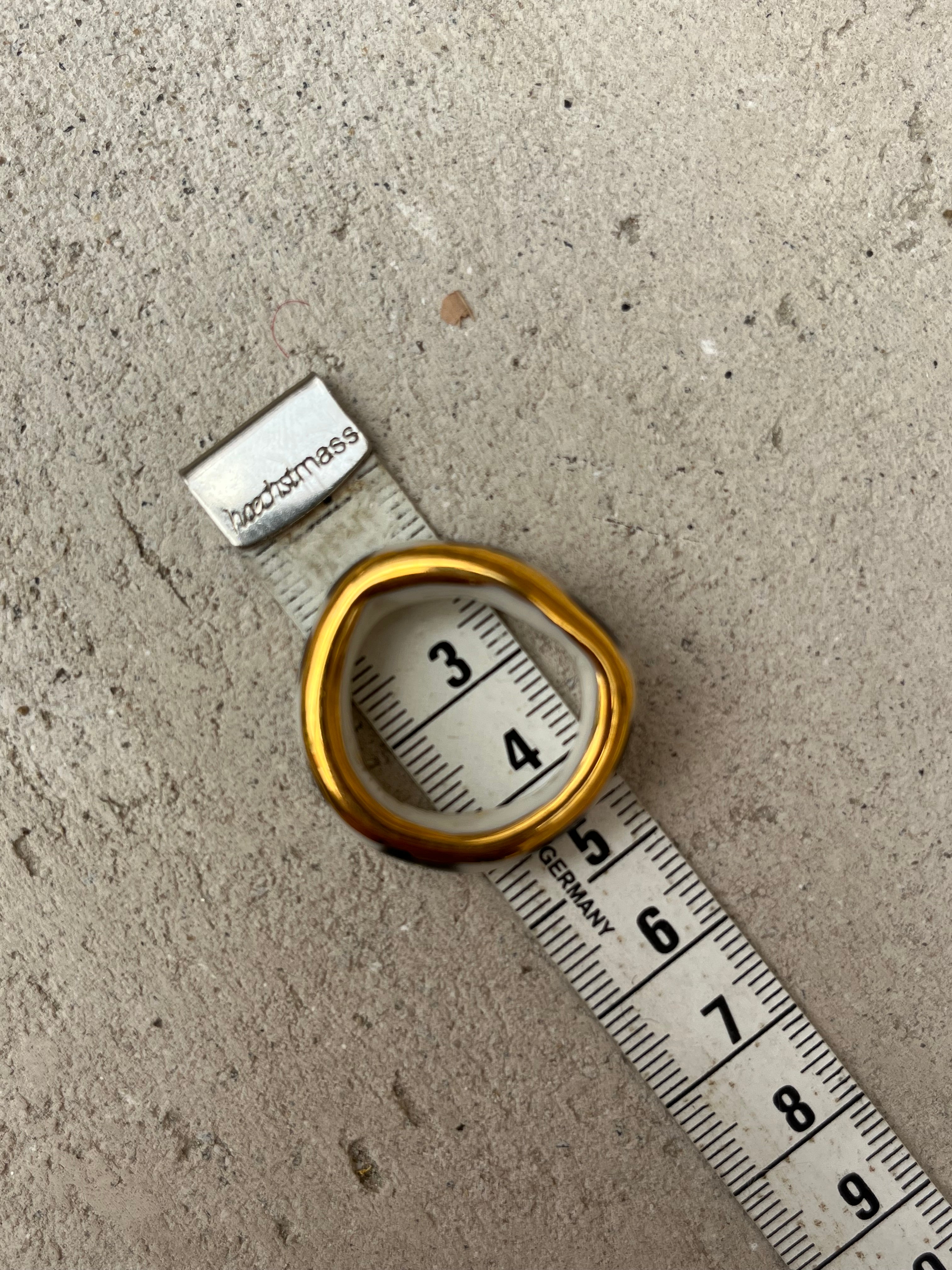 bague en ceramique à motif trait et triangle fabriqué à la main avec des touches d'or taille 62 FR