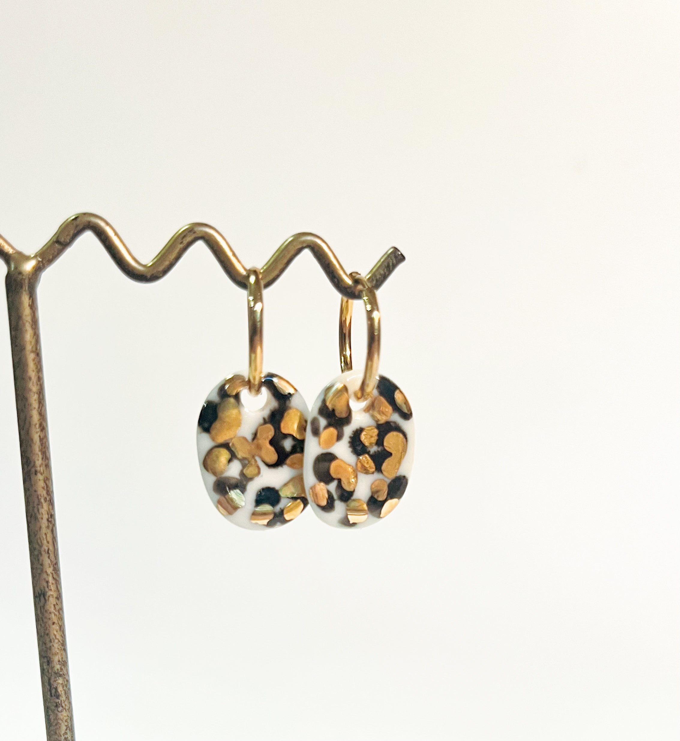 Boucle d'oreille en porcelaine à motif 