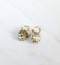 Boucle d'oreille en porcelaine motif léopard fait main avec des touches d'or 