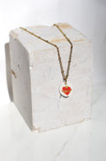 collier en céramique fait main avec un médaillon à motif ex-voto sacré coeur peint à la main avec des détails à l'or liquide.