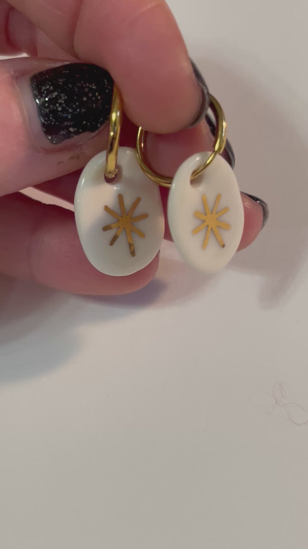 Boucles d’oreilles en porcelaine et étoile or 