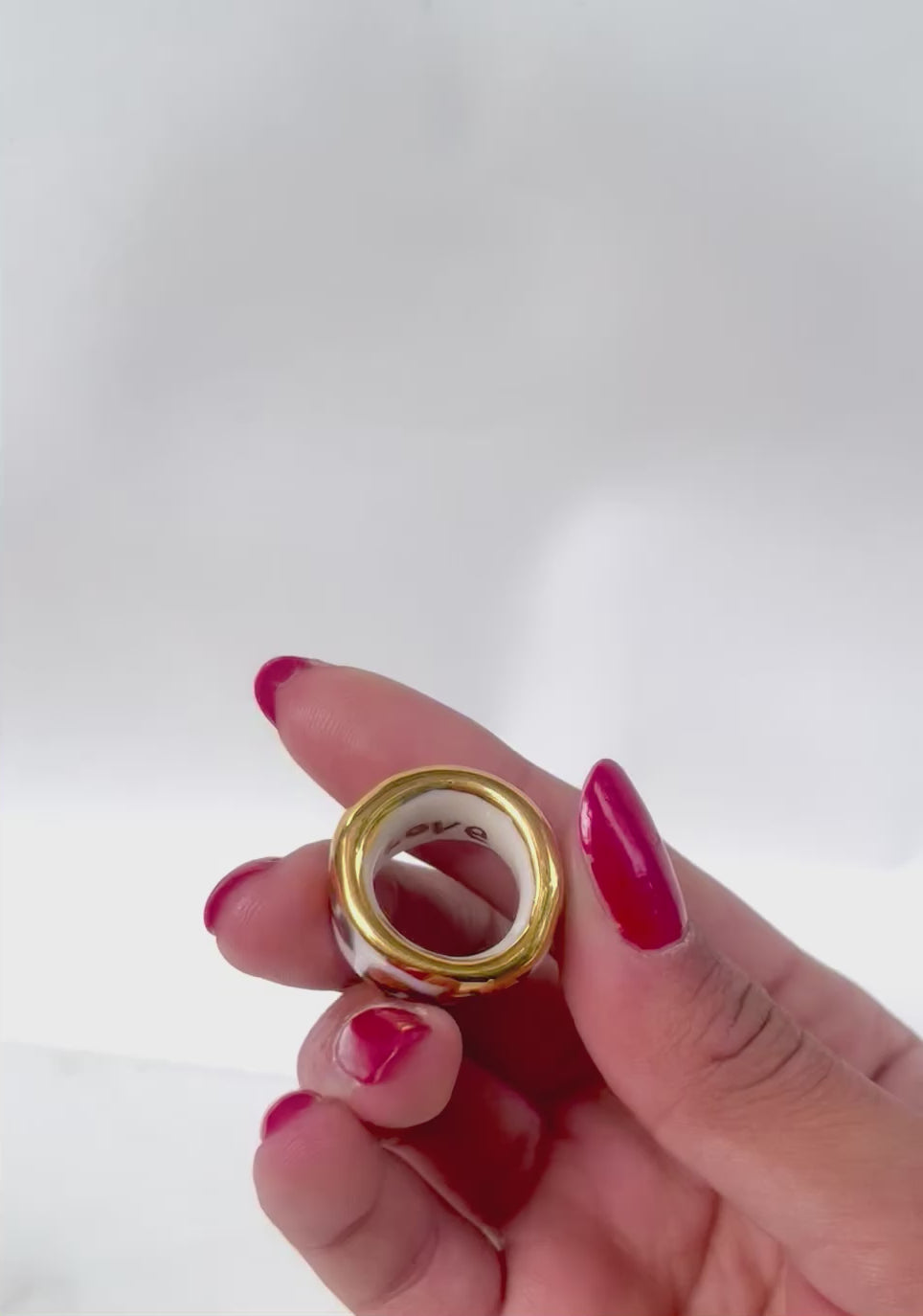 Bague en porcelaine avec motif léopard noir et or peint à la main taille 46 FR