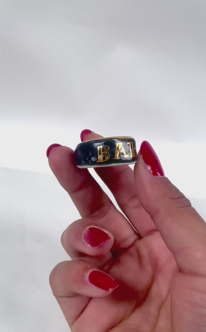 Bague en porcelaine noire, écriture or, balek 