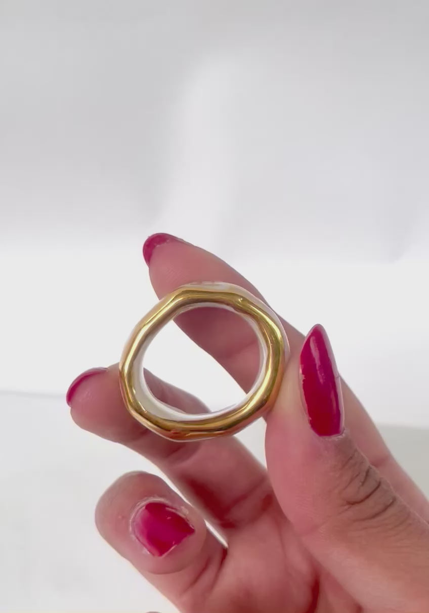 Grosse bague en porcelaine fuck écrit en doré taille 62 FR