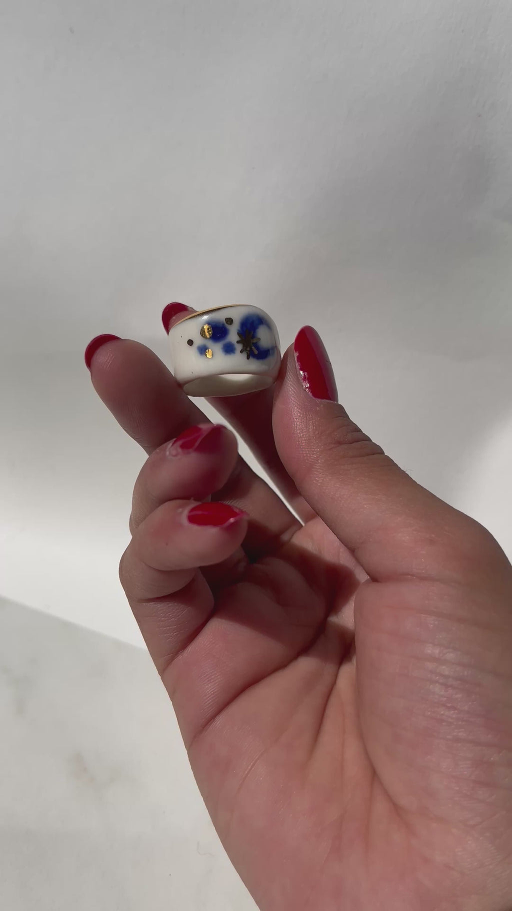 bague en porcelaine à motif lune et étoiles peintes à la main 