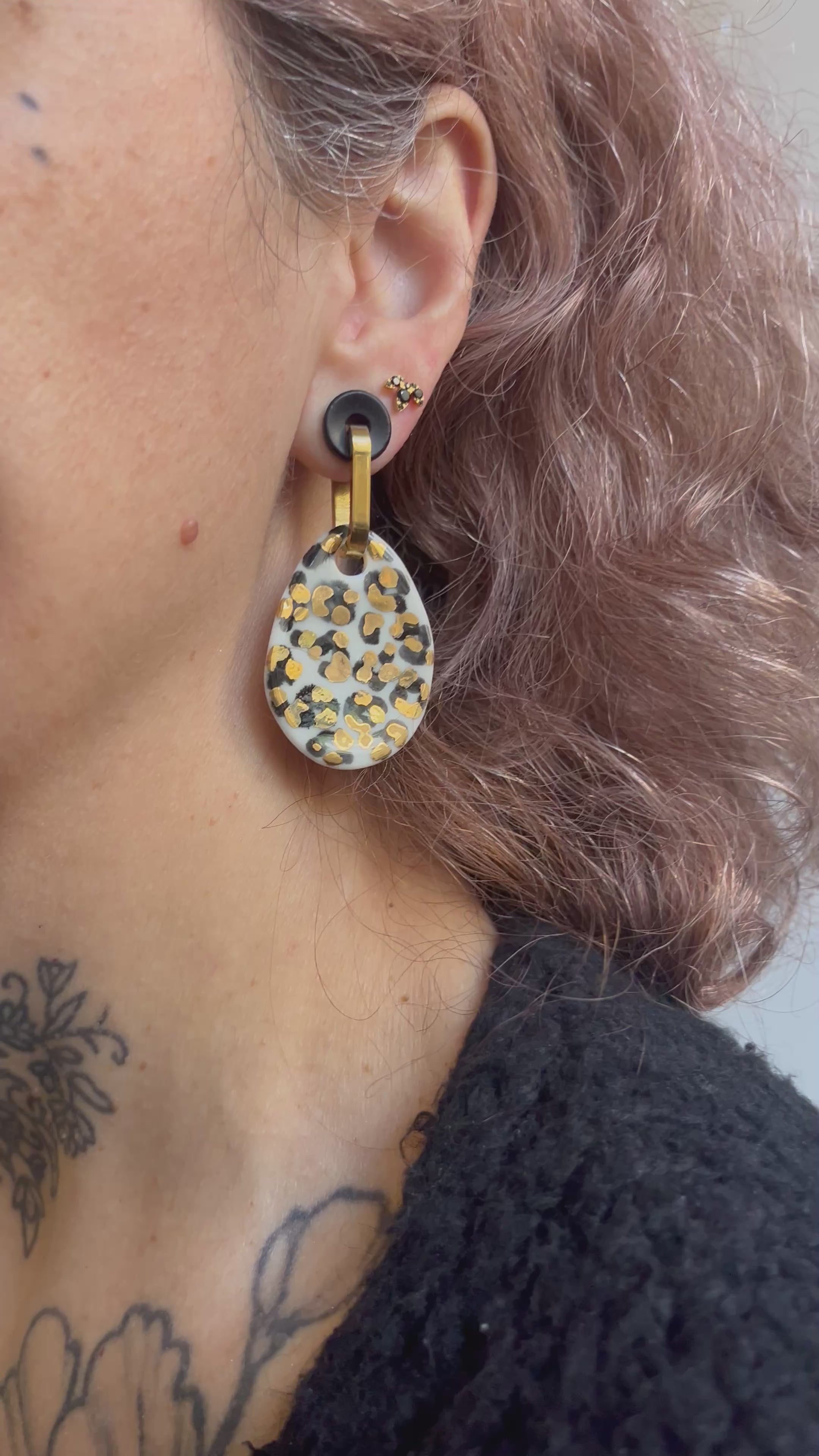 Maxi boucles en porcelaine léopard 