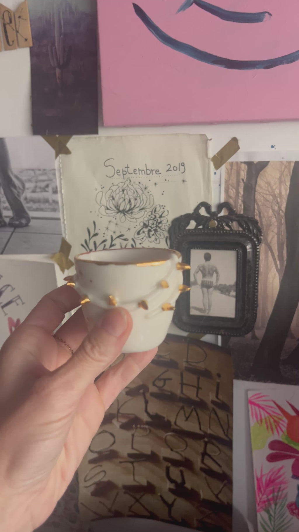 Tasse artisanale en porcelaine, pièce unique, sculpture épines 