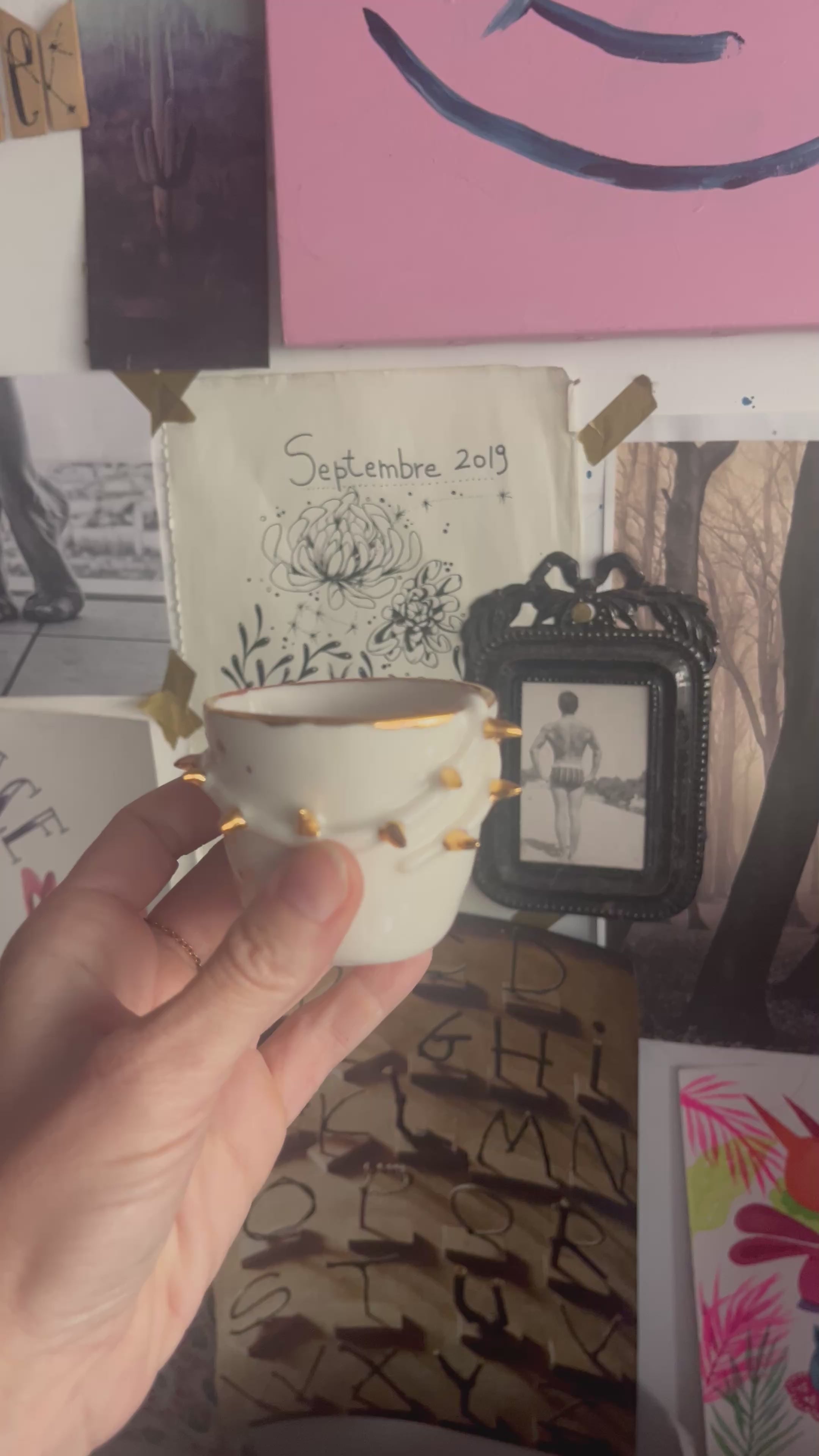 Tasse artisanale en porcelaine, pièce unique, sculpture épines 